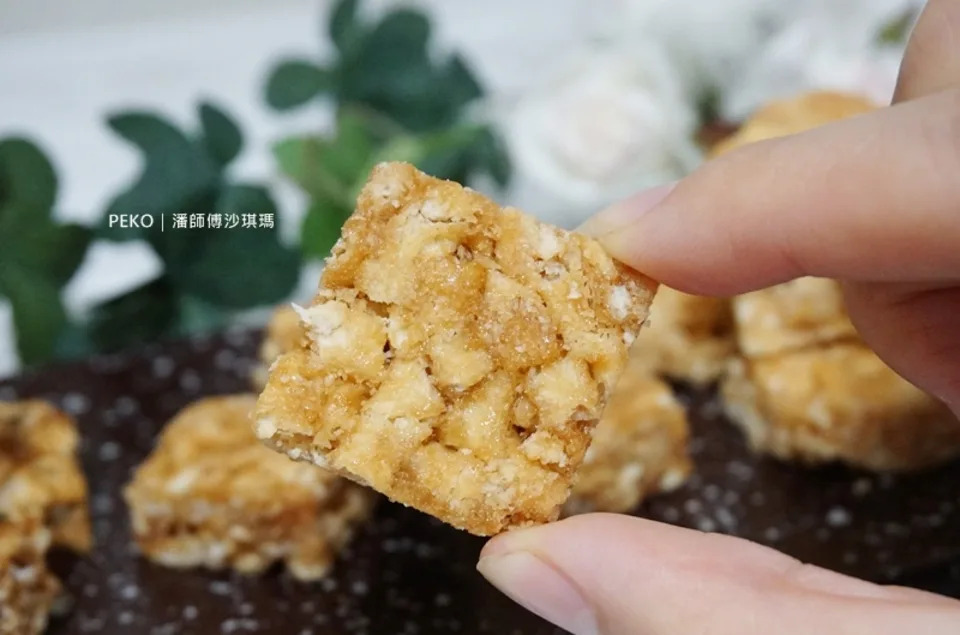 花蓮潘師傅原味沙其馬，口感酥脆如蛋捲